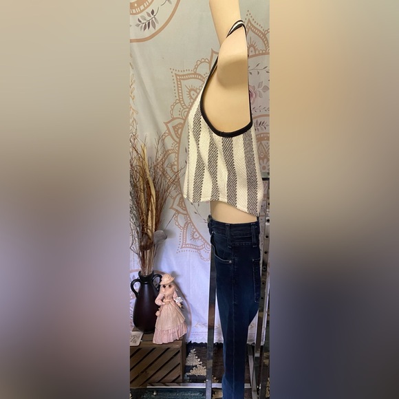 TOBI Womens XS Tank Top Cropped Knit Black Ivory Striped Round Neck Keyhole Back - Picture 3 of 8